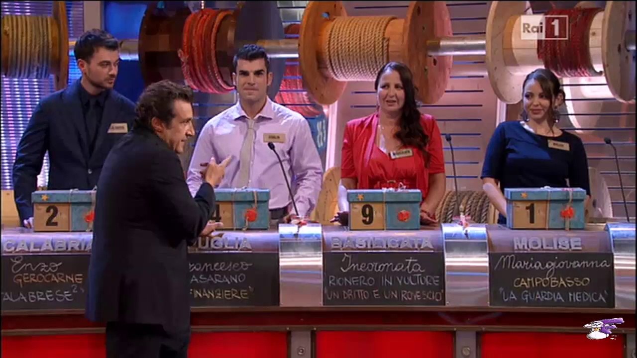 Flavio Insinna fra le concorrenti "veggenti" ad Affari Tuoi