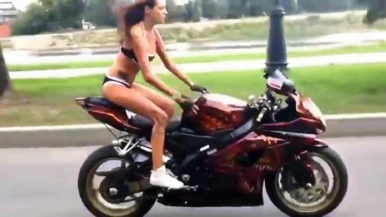 Une pilote de moto atypique....