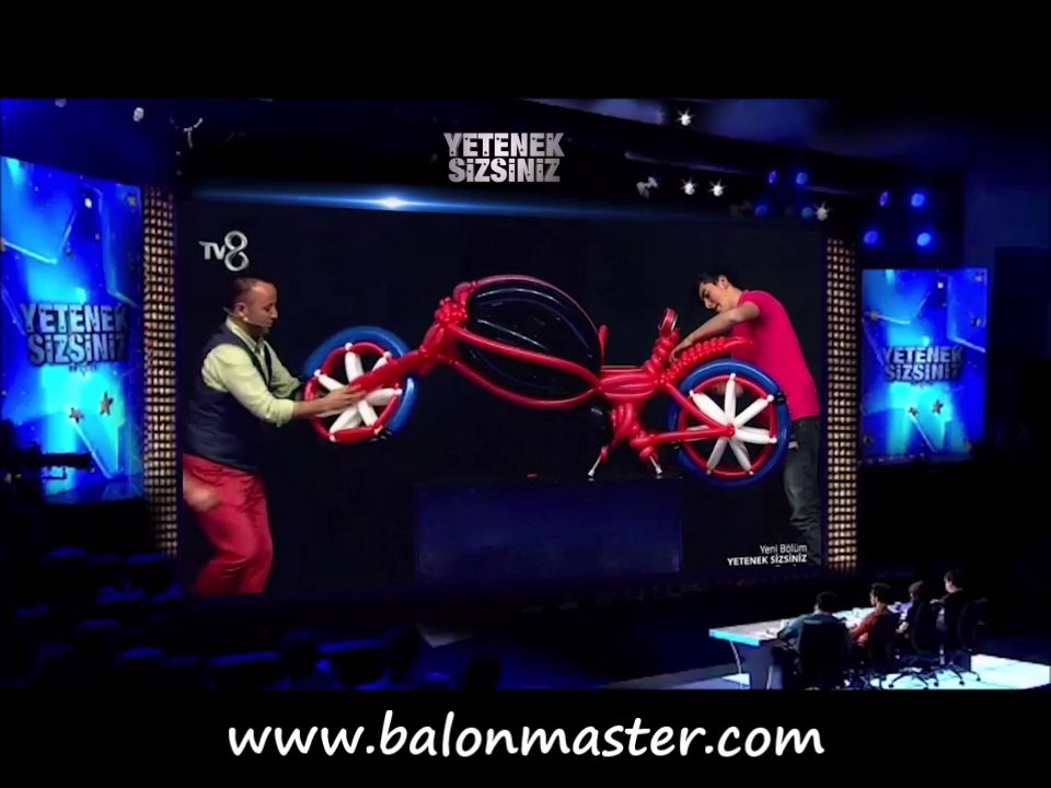 Balonların Efendisi 'Balon Gösterisi' - Yetenek Sizsiniz Türkiye 9 Kasım 2014 (2)