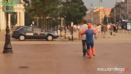 Oynak Örümcek Adam Herkesin Başına Bela Oldu