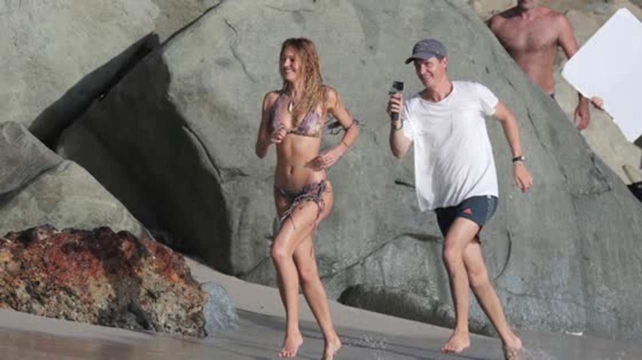 Candice Swanepoel bei einem Fotoshooting in der Karibik