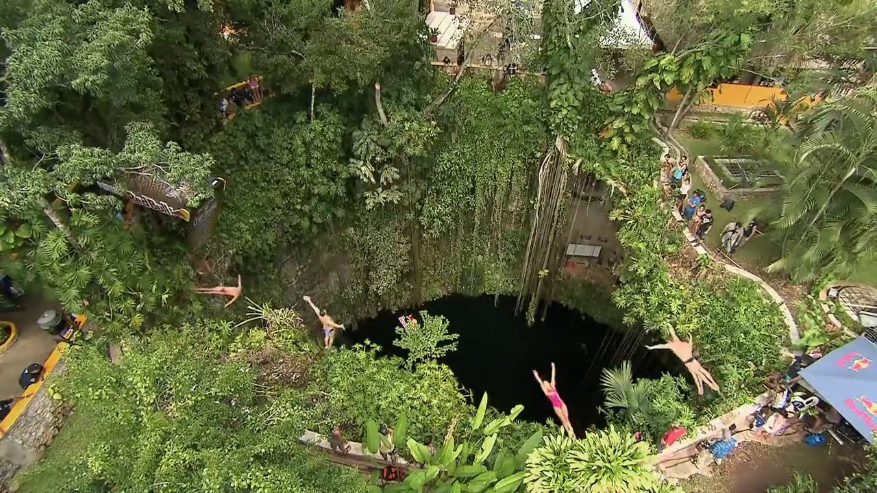 Plongeon de falaise impressionnant - Ik Kil Cenote, Mexique