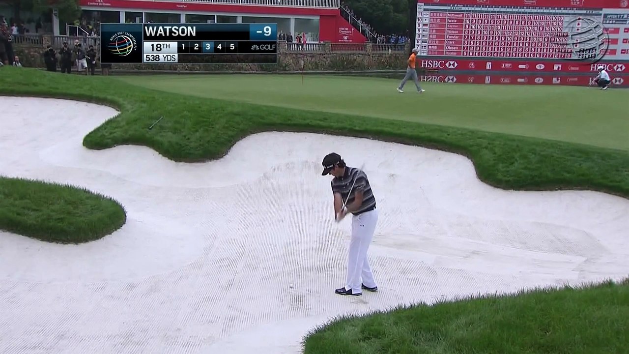 Putt impressionnant en Golf : Bubba Watson se sort du bunker pendant le HSBC trophee!