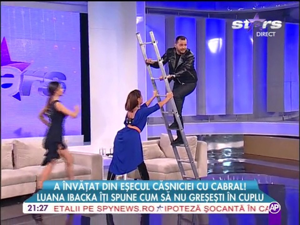 TV anchor falls from ladder : violent headshot