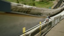 Descendre une piste de bobsleigh à Motocross!