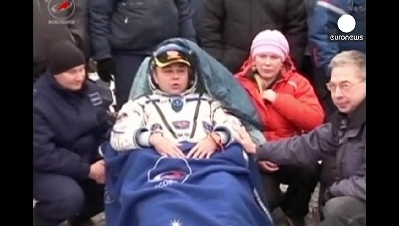 Космонавты вернулись на Землю