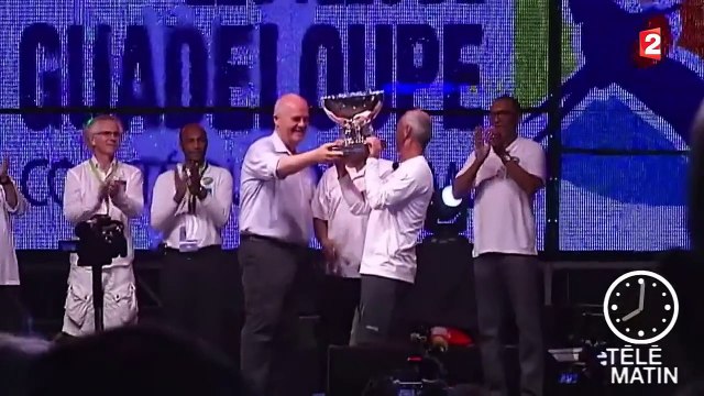 Loïck Peyron, vainqueur de la route du Rhum en un temps record