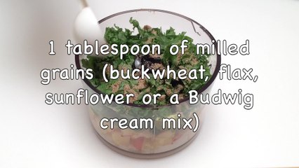 How to make a green smoothie with kale and avocado