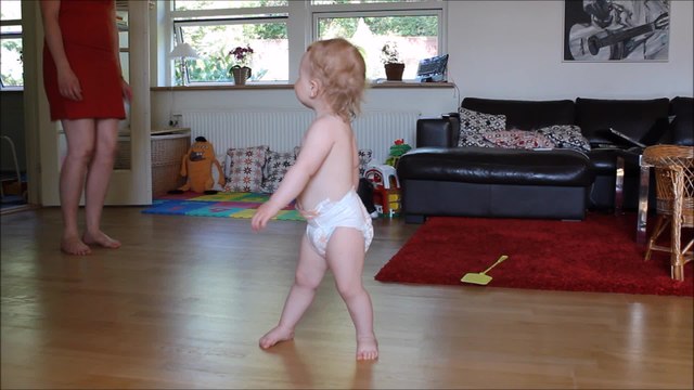 Dancing baby shows off adorable moves