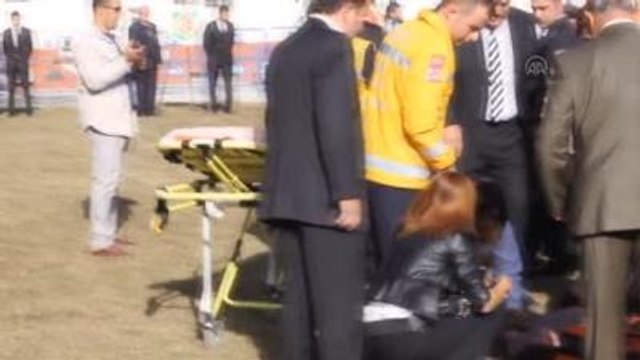 Atatürk'ü Anma Töreninde Baygınlık Geçiren Öğretmen