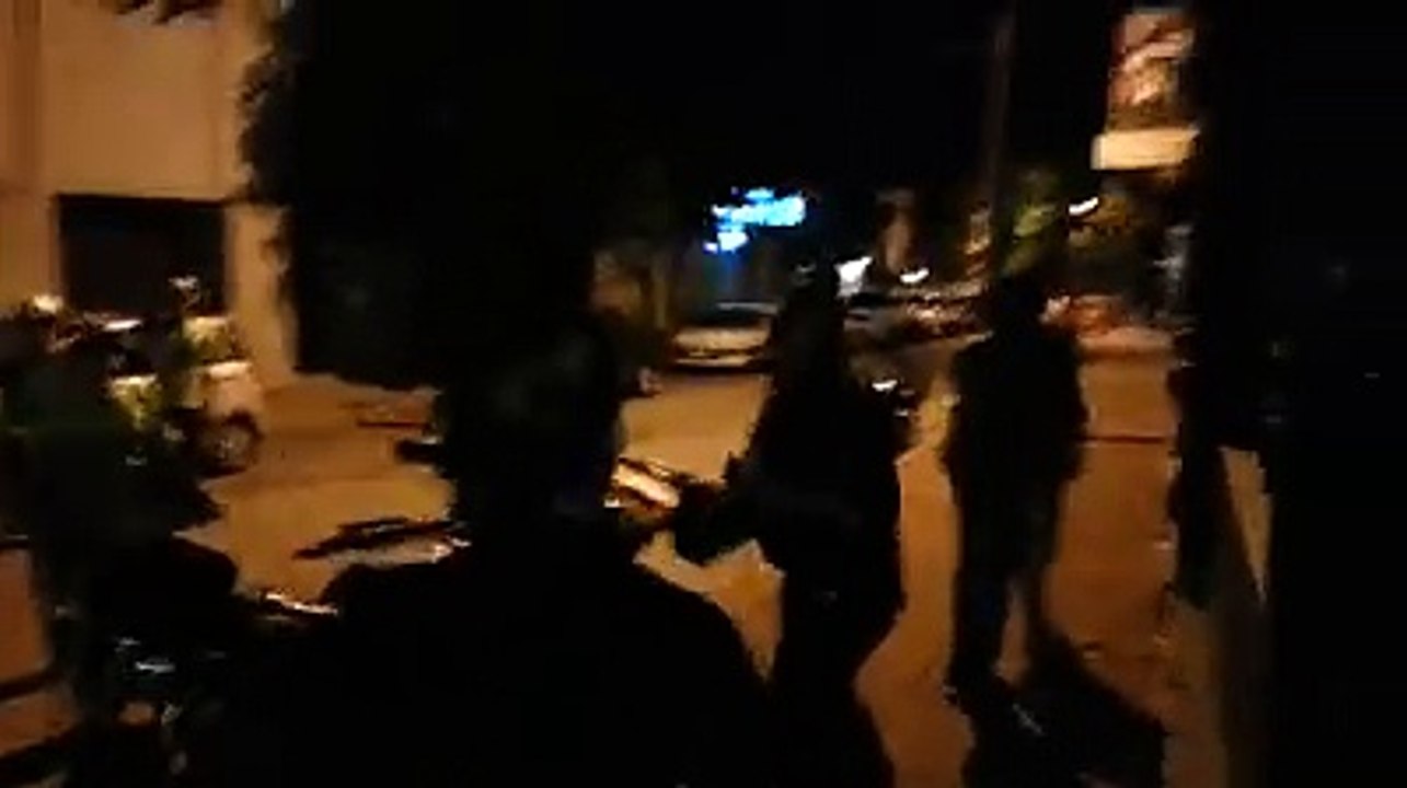 Agresión de una mujer a la policía