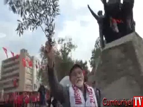 Antalya Atatürk'e saygı duruşunda