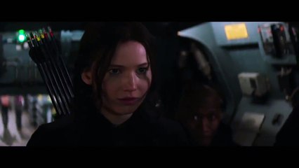 The Hunger Games Mockingjay Part 1 - Meeting the Crew