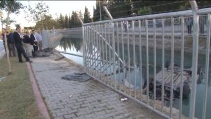 Kamyonet Sulama Kanalına Devrildi: 4 Yaralı