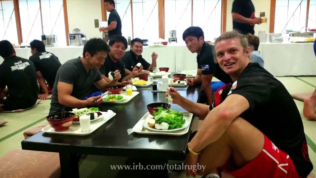 Australia's Nick 'the honey badger' cummins meets Total Rugby