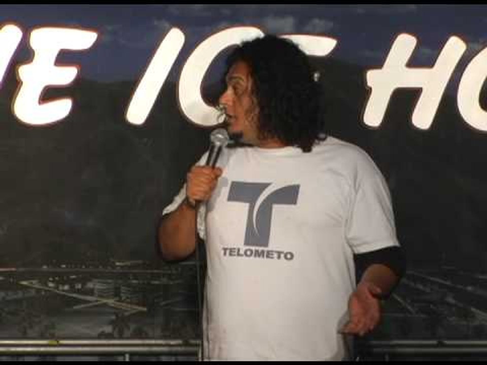 Quicklaffs - Felipe Esparza Stand Up Comedy