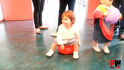 [+18 ~ Sexy Funny Girl]Epic Fail Toddler and baloon