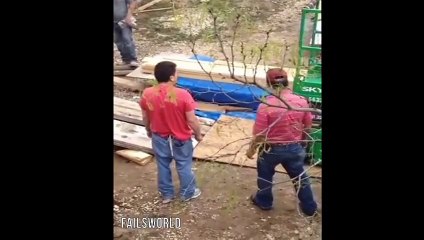 [+18 ~ Sexy Funny Girl]Worker on a Lift Fail __ Failsworld