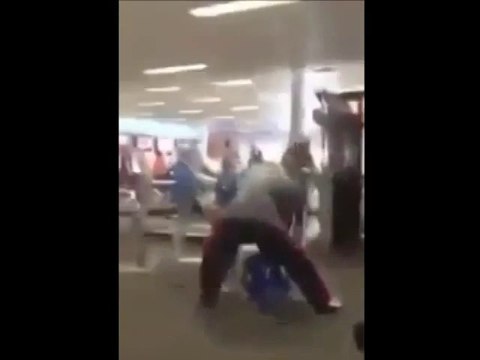 Dumb guy doing Crossfit Workout like a fool!