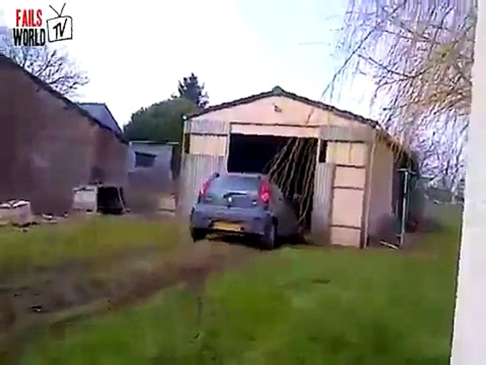 [+18 ~ Sexy Funny Girl]Kids Stole Parent's Car And Crash - Fails World