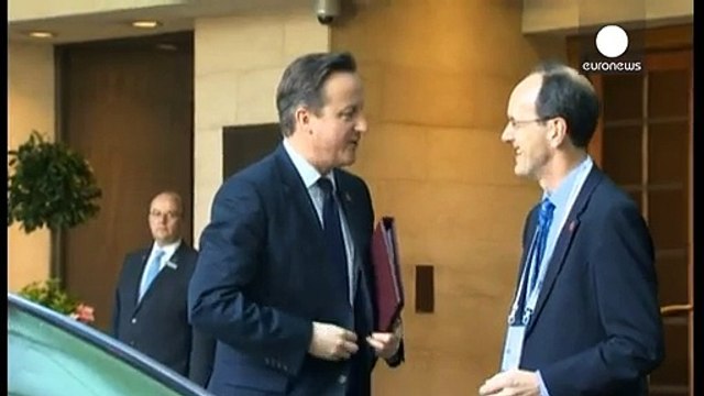 Miliband and Cameron strike different poses for UK business leaders