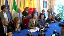 Napoli - Conferenza stampa Sindaco de Magistris su accoglimento ricorso TAR (10.11.14)