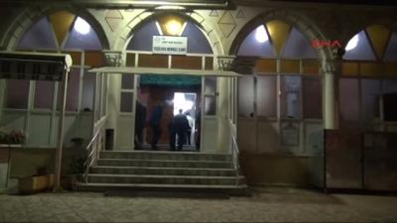 İzmit CHP'liler İzmit'te Atatürk ve Silah Arkadaşları İçin Camide Kuran'ı Kerim Otuttu