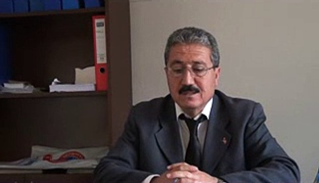 ATATÜRK’ÜN ARAMIZDAN AYRILIŞININ 76. YILDÖNÜMÜ NEDENİYLE BASIN AÇIKLAMASI YAPAN EĞİTİM – İŞ UŞAK ŞUBE BAŞKANI ERCAN UZUN