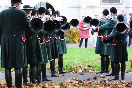 Messe de St Hubert du Rallye Trois Forêts par les trompes de Luzarches.