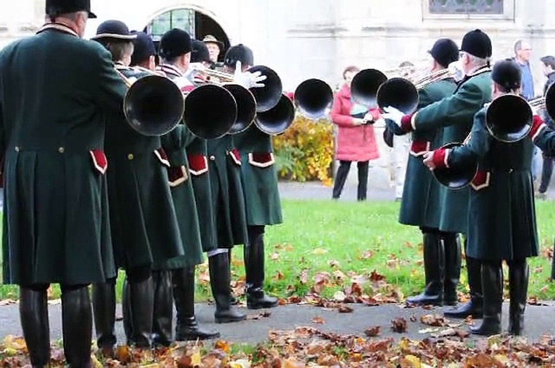 Messe de St Hubert du Rallye Trois Forêts par les trompes de Luzarches.
