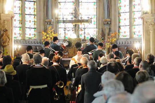 Messe de St Hubert du Rallye Trois Forêts par les trompes de Luzarches.