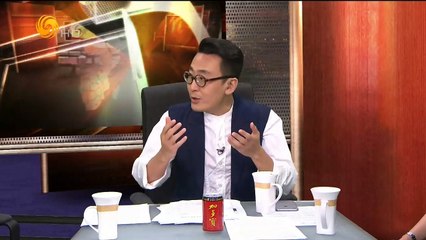 20141110 锵锵三人行 林玮婕：当主播也曾笑场 常借掐大腿来克制