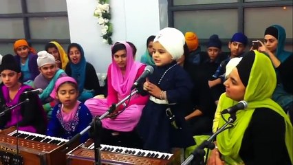 dekho chotti jai bacchi satnaam waheguru boldi hoi