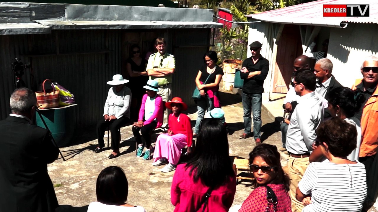Île de la Réunion (Mafate) - Mme Attache doyenne .