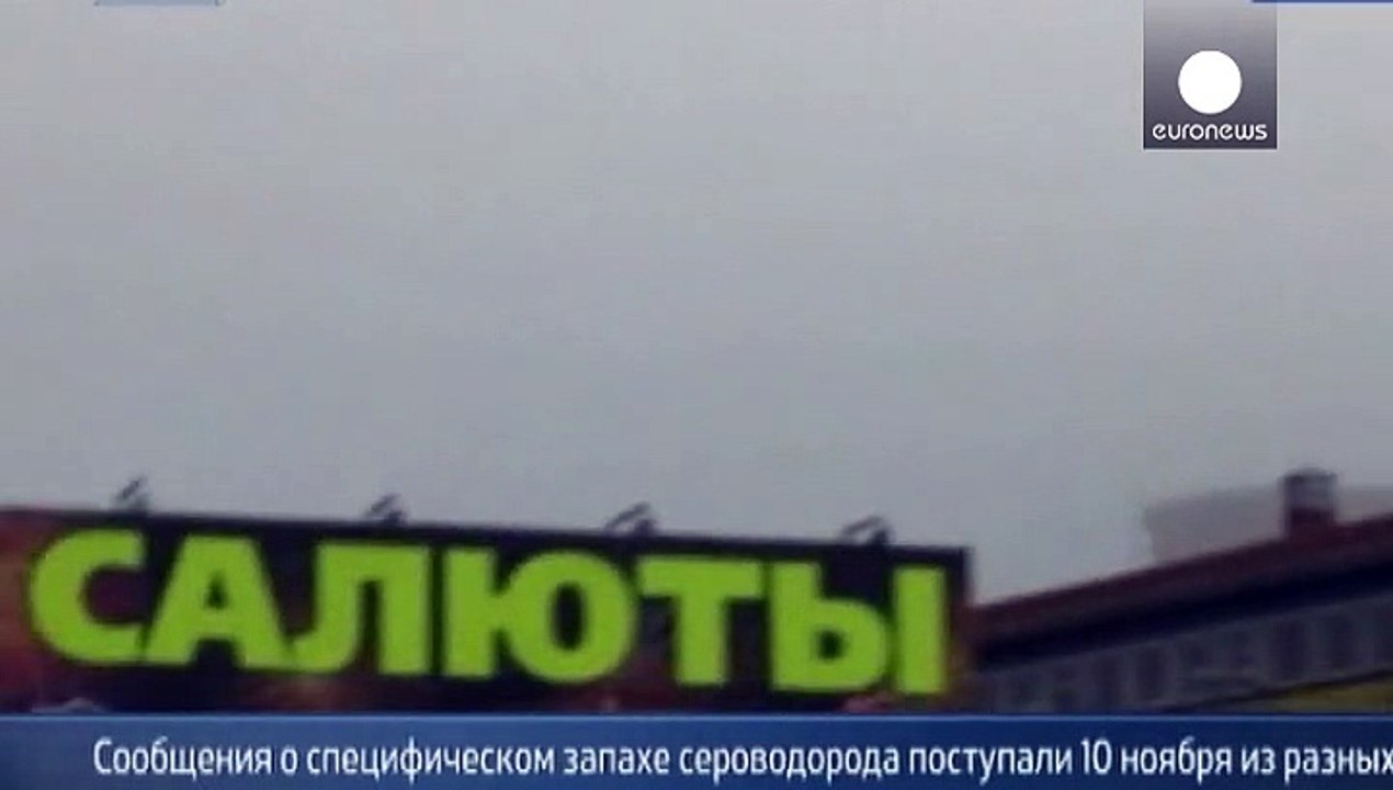 Mysteriöser nebel und schwefelgeruch in moskau