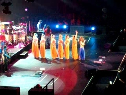 13-1896-Shakira Bercy07