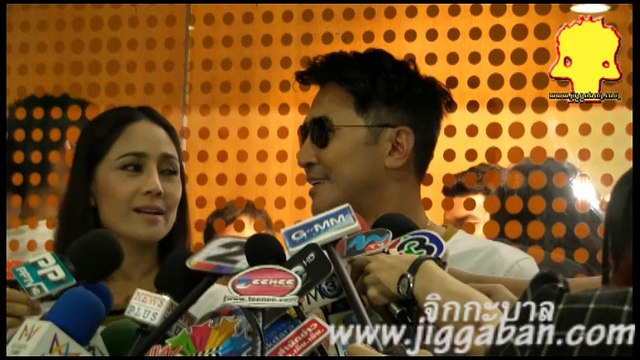 นก สินจัย นก ฉัตรชัย เจมส์ จิรายุ และ คู่จิ้น Love Sick ถ่ายแบบ เสื้อยืดถวายพระพร ทรงพระเจริญ