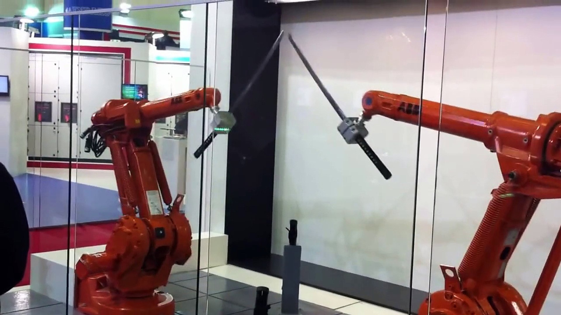 ⁣Combat de robot à coup de Katana!