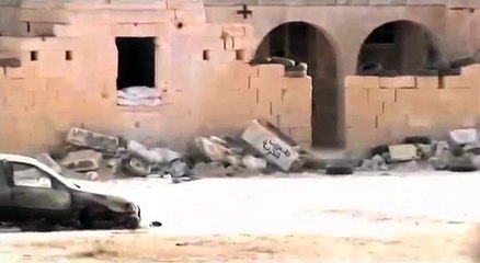 A l'intérieur des tirs de sniper, un enfant sauve une petite fille!