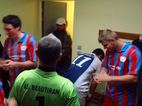 La joie des séniors B lors de la 1ere victoire a l’extérieur en championnat chez le leader St Pierre de Mons.