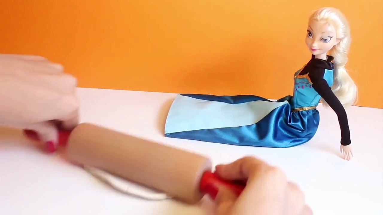 FROZEN Elsa Halloween Costume DIY Disney Princess Play Doh How to Make Halloween Costume Plasticine