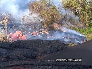Лава на Гавайях сожгла первый дом