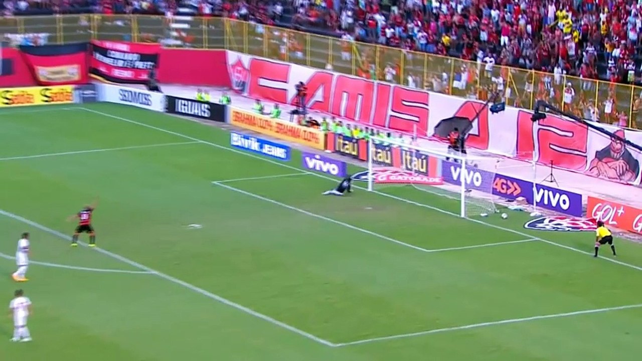 Brasileiro: 30m! Ein Innenverteidiger bombt