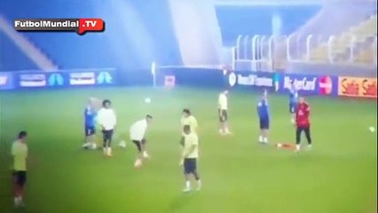 Filipe Luís faz Neymar de bobinho em treino da seleção