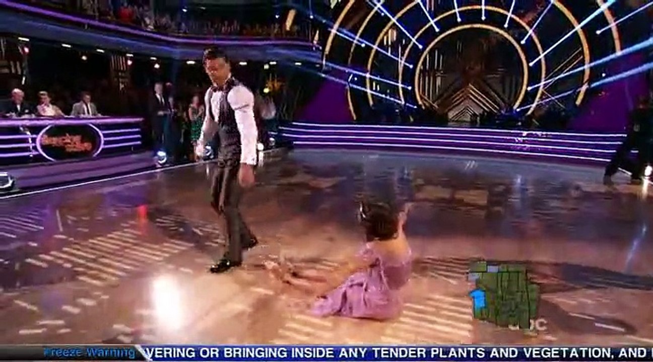 Janel Parrish & Valentin Chmerkovskiy - Quickstep
