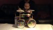 Bébé adorable joue de la batterie sur un morceau de Pantera - Baby metal drummer!