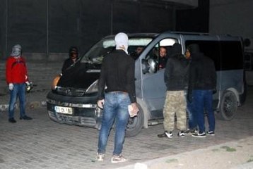 PKK İdil'de Yol Kesip Öğretmenleri Taşıyan Minibüse Saldırdı