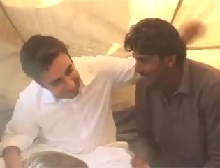 Bilawal Bhutto Zardari being briefed on the floods.Qadirpur Ghotki