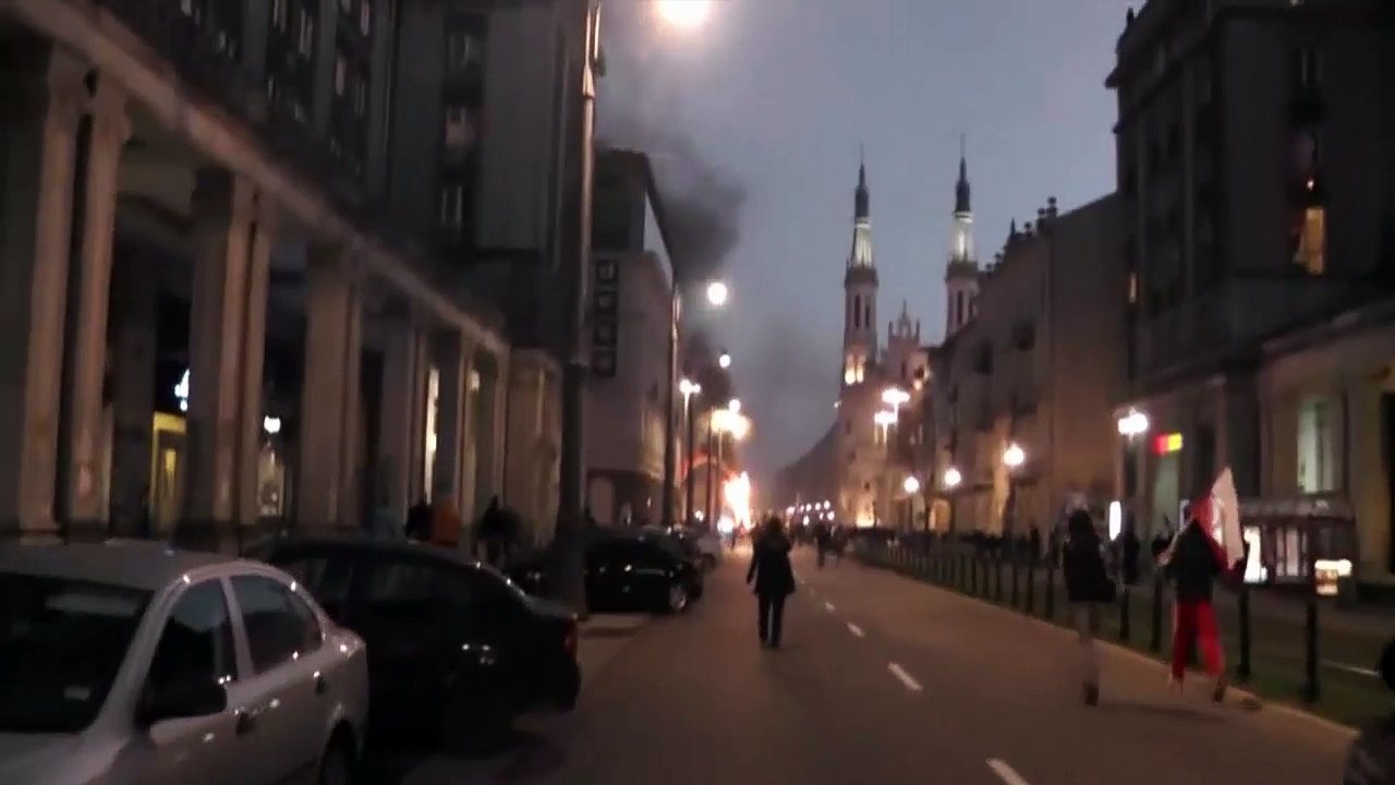 Podpalenie tęczy na placu Zbawiciela 2014  11 listopada - zobacz jak pali się tęcza - Marsz niepodległości 2014