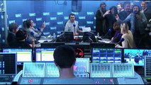 Cyril Hanouna improvise une Queuleuleu géante dans Europe 1